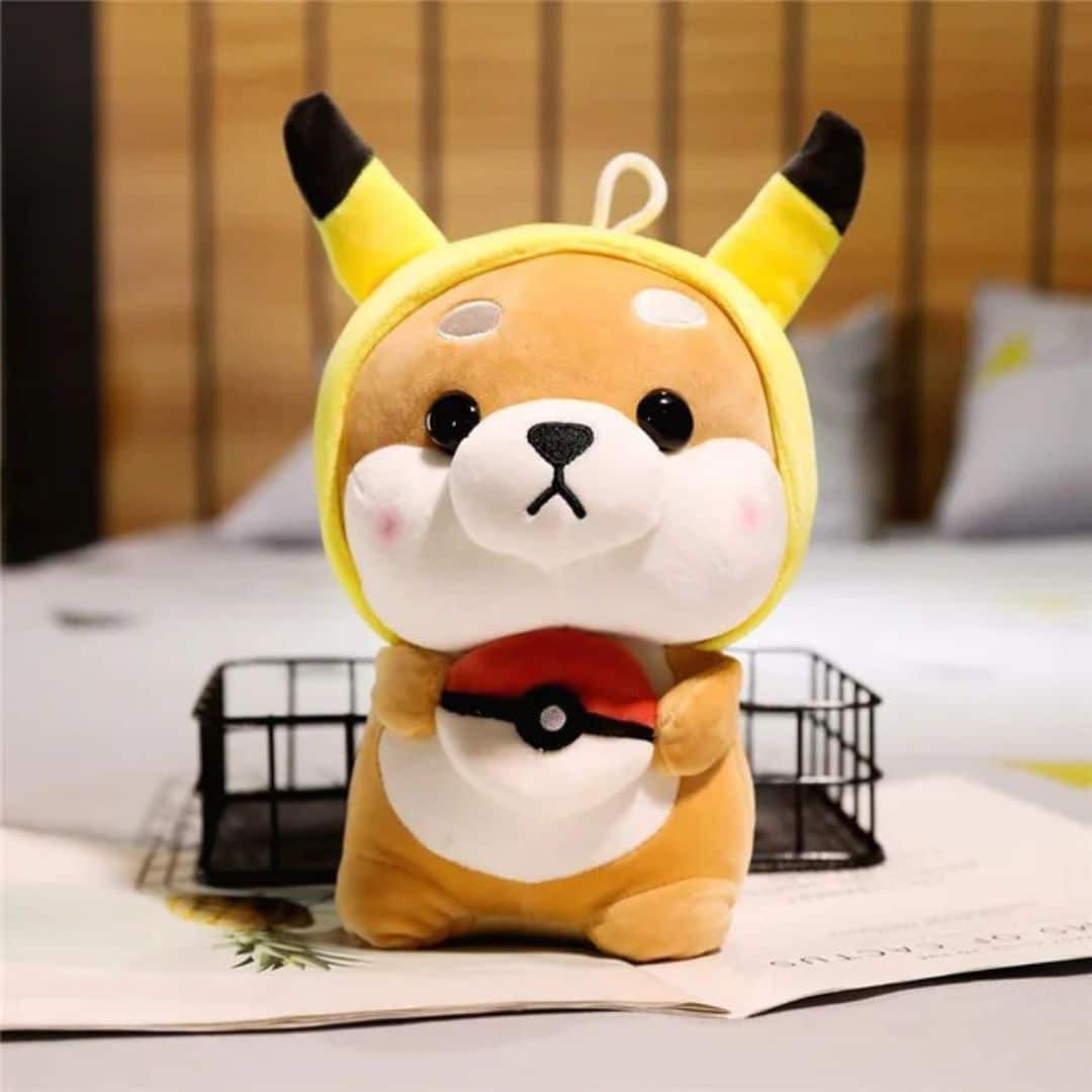 Doudou chien mignon avec déguisement pickachu
