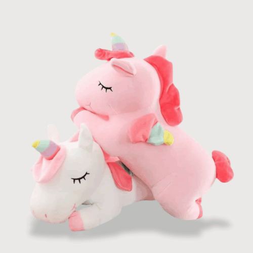 Doudou Licorne Géante avec une licorne rose allongée serrant une licorne blanche aux ailes arc-en-ciel.