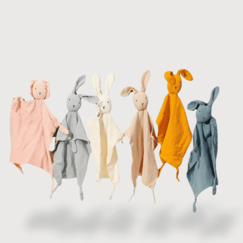 Doudou Lange Lapin 28 cm avec de longues oreilles et un tissu léger, disponible en plusieurs couleurs pastel.