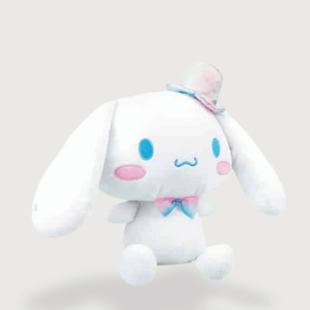 Doudou Peluche Cinnamoroll Très Douce : Un doudou Cinnamoroll blanc avec de grandes oreilles et un chapeau élégant rose et bleu.