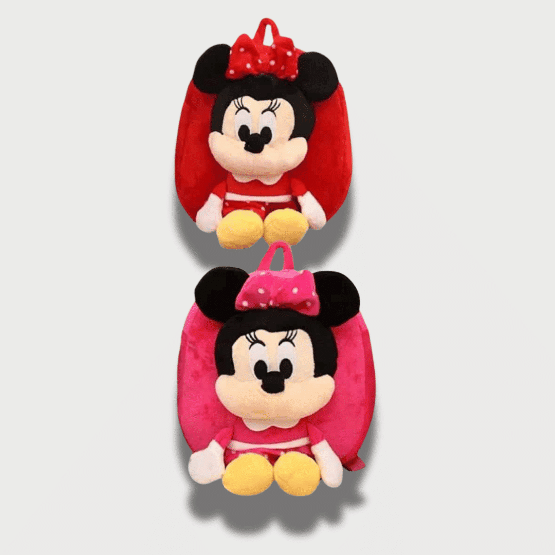 Doudou Minnie avec Sac à Dos : Deux doudous Minnie avec un sac à dos, l’un en rouge avec un nœud rouge, l’autre en rose avec un nœud rose, tous deux assis avec des chaussures jaunes et une tenue assortie.
