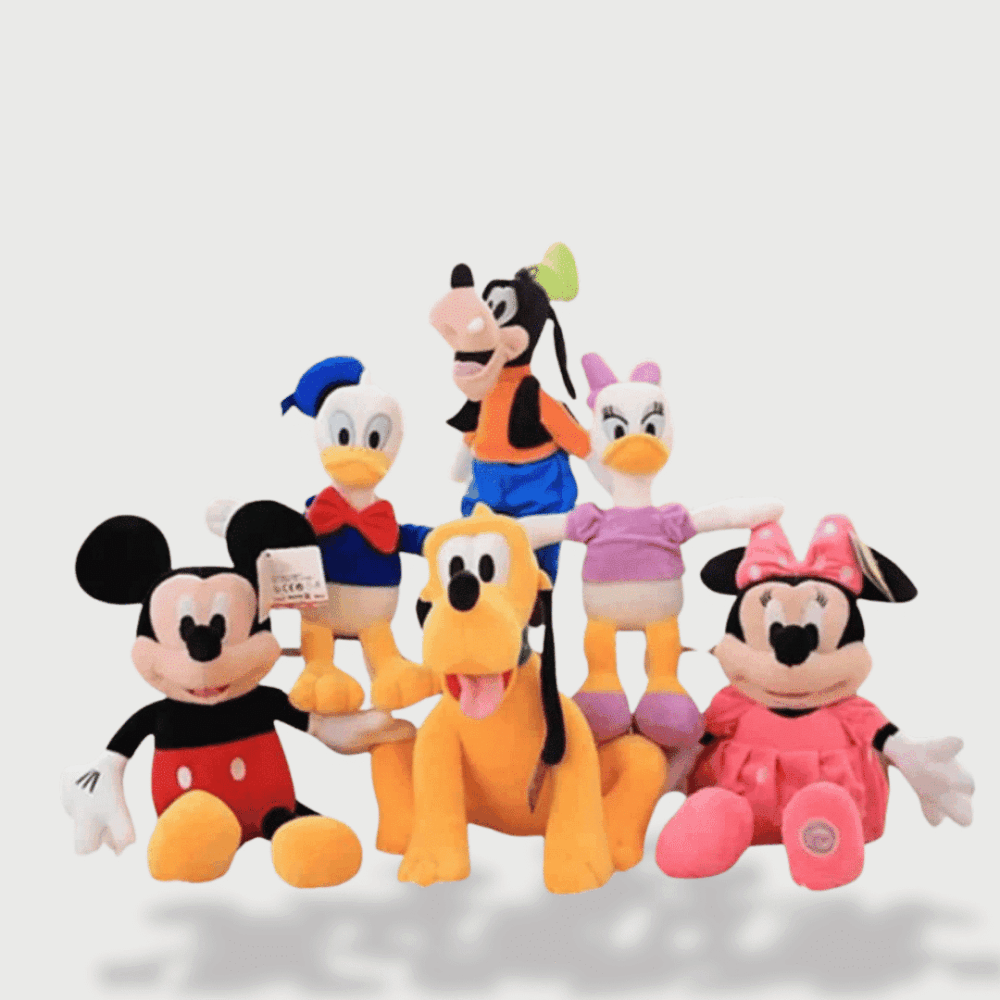 Doudou Mickey Mouse Disney : Un ensemble de six doudous Disney incluant Mickey, Minnie, Donald, Dingo et Pluto.