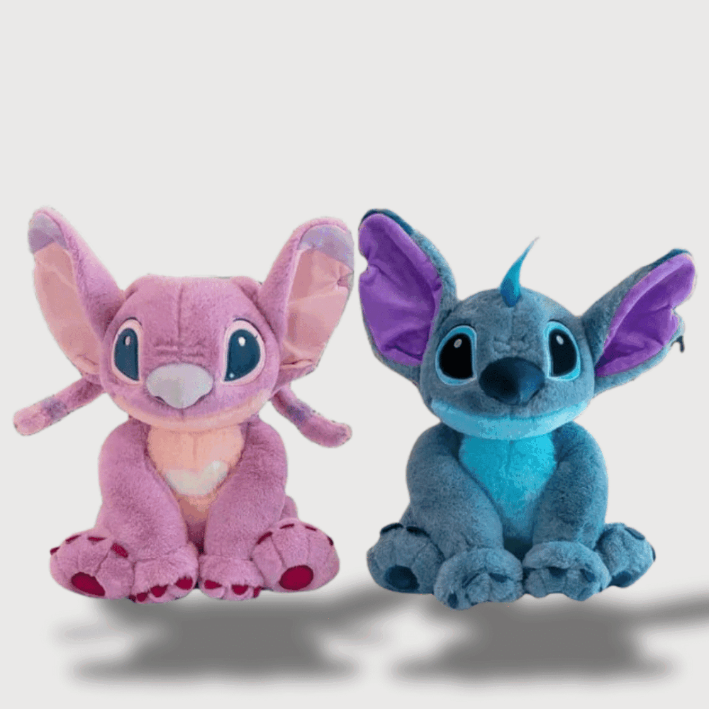 Doudou Disney Stitch Géant : Deux doudous Stitch bleu et rose assis côte à côte.