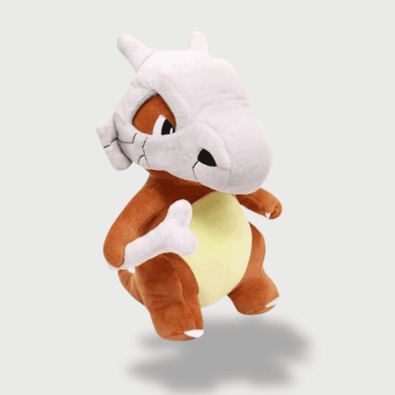 Doudou Pokemon Osselait : Un doudou Osselait marron avec un crâne blanc sur la tête et un os blanc dans la main.