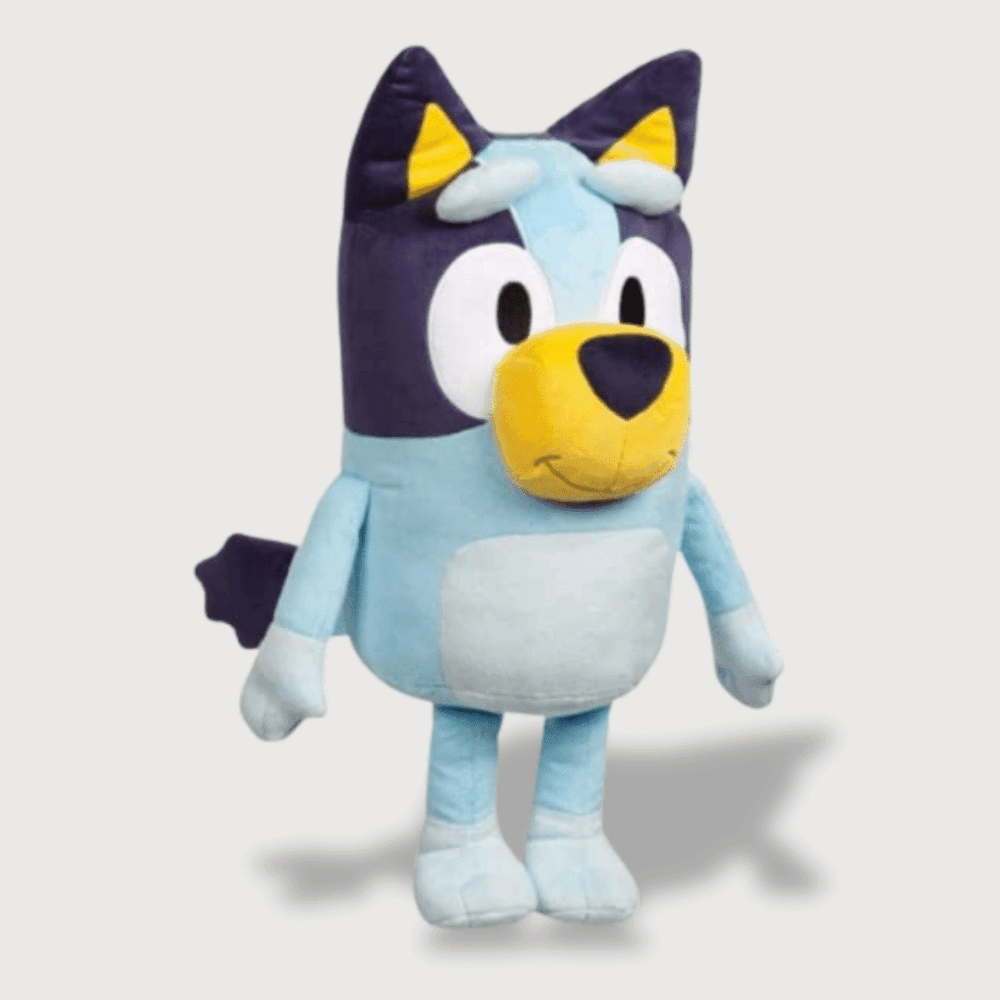 Doudou Bébé Bluey : Un doudou représentant Bluey, un chiot bleu avec un museau jaune et une expression joyeuse.