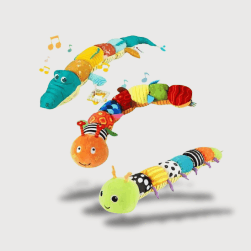 Doudou Musical Bébé comprenant une chenille, un crocodile et un mille-pattes aux couleurs vives et lumineuses.