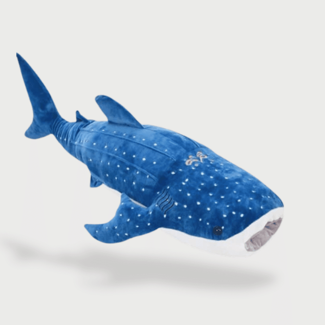 Doudou Baleine Géant 100 cm 1 Doudou Baleine Géant 100 cm : Doudou requin-baleine bleu avec des taches blanches et une large bouche ouverte.