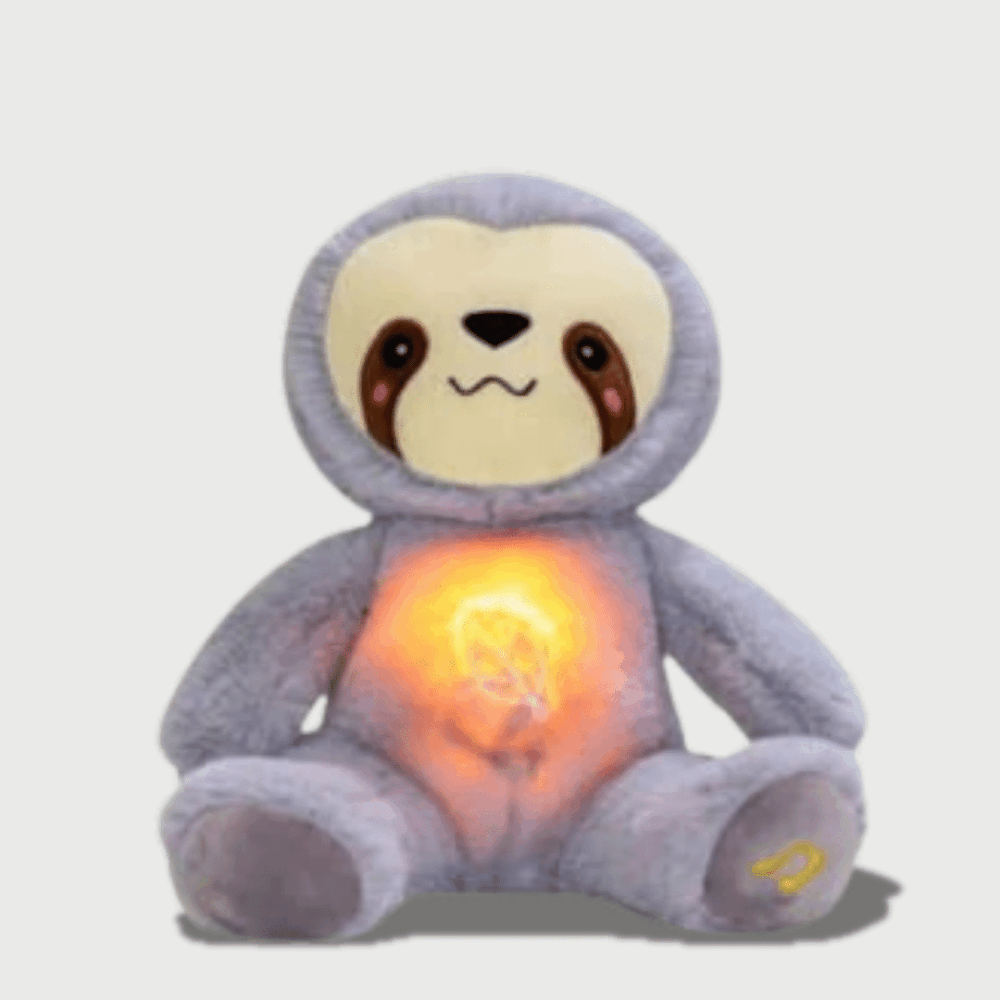 Doudou Paresseux Respire gris, aux grands yeux tendres et avec une lumière apaisante sur le ventre.