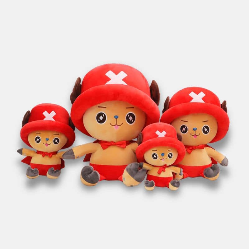 Peluche One Piece Chopper de 4 tailles différentes avec leur chapeaux rouge et cap rouge