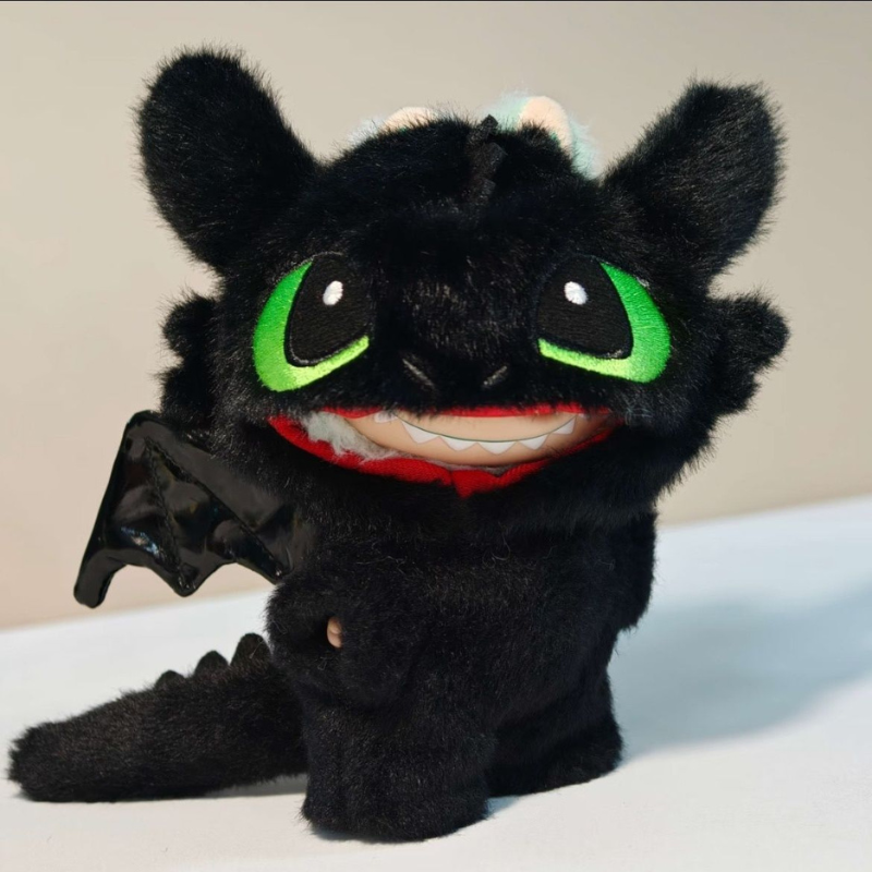 Déguisement Dragon noir en peluche pour Labubu
