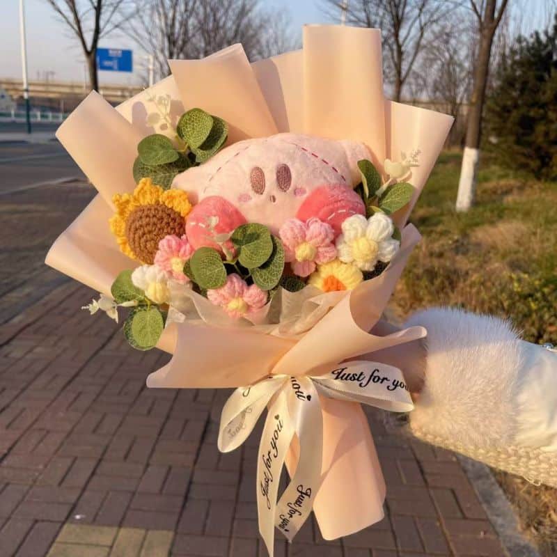 Peluche Kirby en Bouquet Avec Fleurs 2 Peluche Kirby en Bouquet Avec Fleurs – Image 2